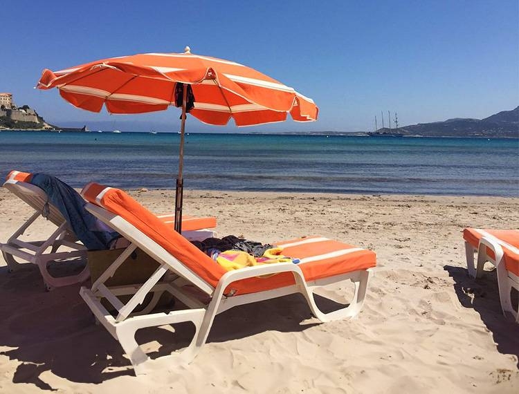 Plage privée - Sun Beach - restaurant CALVI - les meilleurs restaurant de CALVI